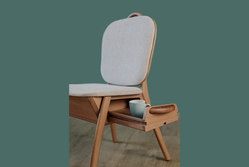 Pelican Chair -Dual Opening
